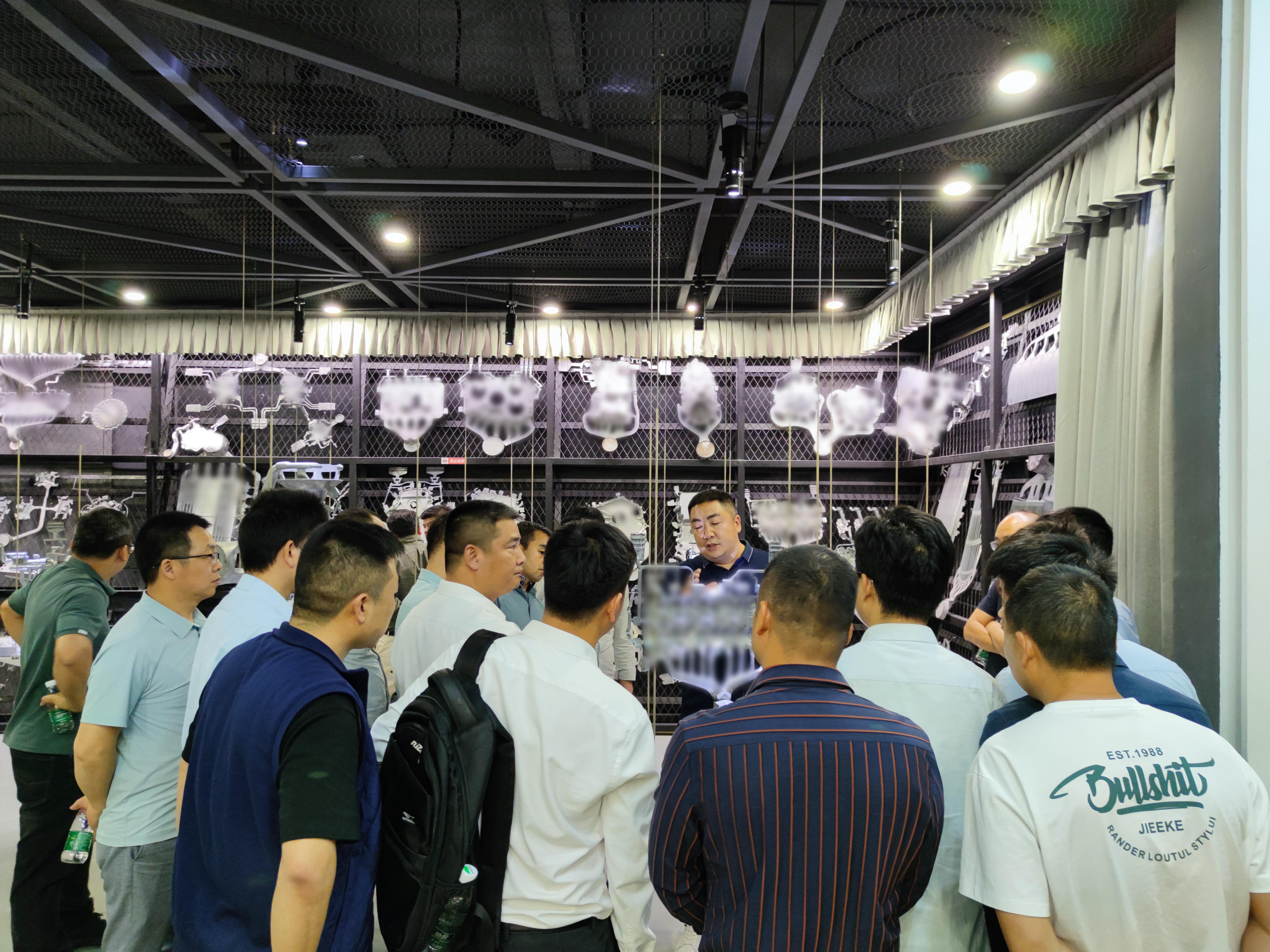 品成金屬喜迎壓鑄業(yè)精英到廠參觀和進(jìn)行技術(shù)交流