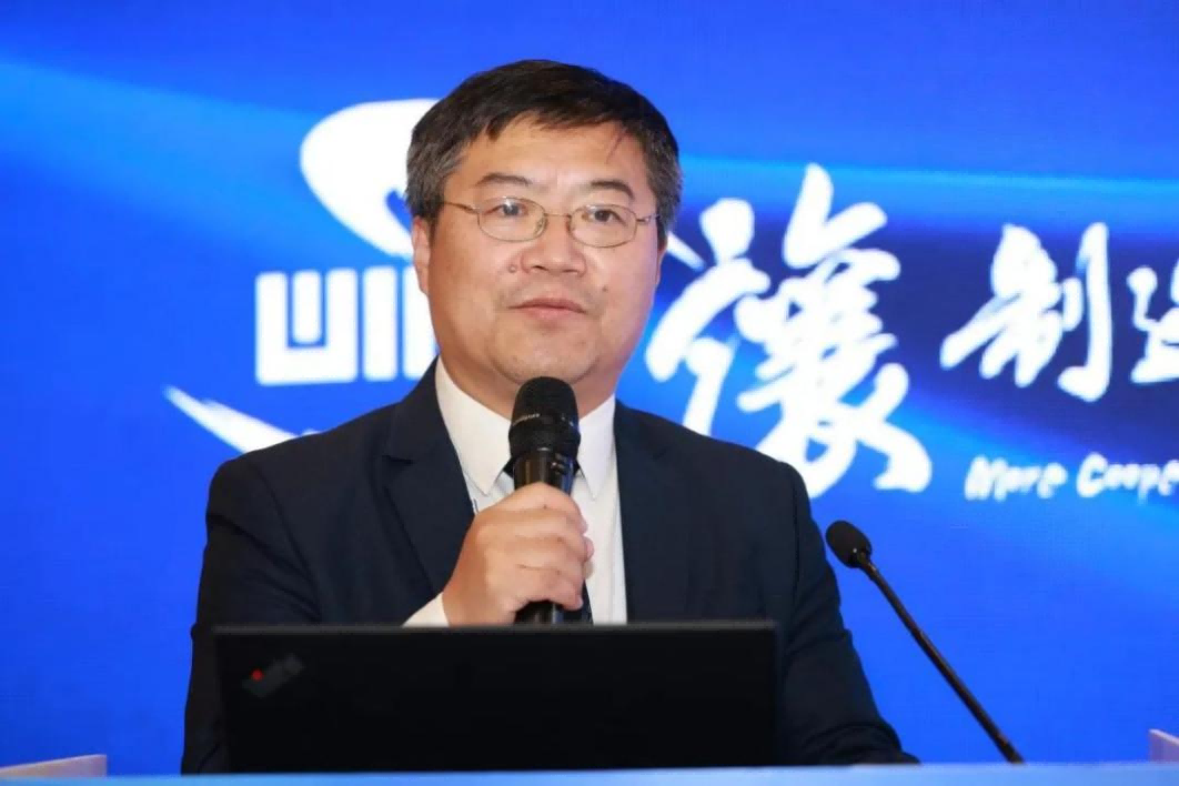  同濟(jì)大學(xué)工業(yè)4.0學(xué)習(xí)工廠主任/國(guó)家智能制造專家委員會(huì)委員陳明教授作報(bào)告