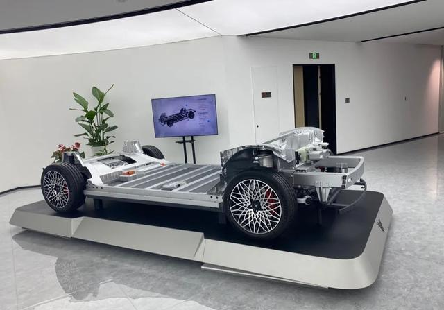 實(shí)現(xiàn)B級車及更大尺寸車型的整個車身底盤的一體化壓鑄成型