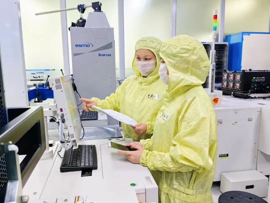 深圳海關(guān)關(guān)員對機電產(chǎn)品企業(yè)開展監(jiān)管