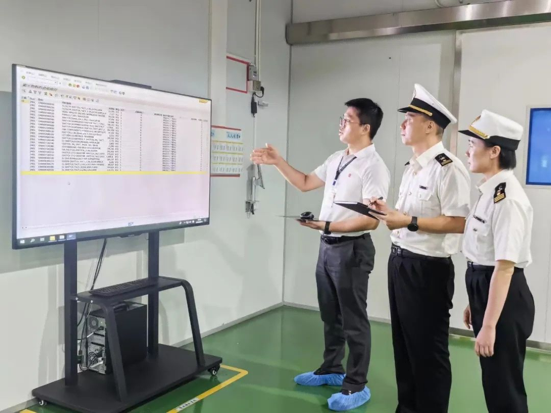深圳海關(guān)關(guān)員調(diào)研ERP對接企業(yè)，助力加工貿(mào)易企業(yè)降本增效